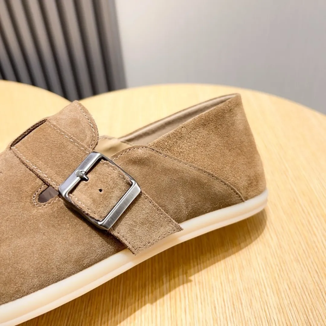 Factory price 420💰[loro piana] 2025 new moccasins, popular casual sneakers for street men. The shoes are made of first-layer suede leather uppers with rubber soles. They are classic. The complex craftsmanship and meticulous structure make the shoes light and soft, allowing you to walk comfortably and freely. Perfect for summer wear. Yardage: 38-45.